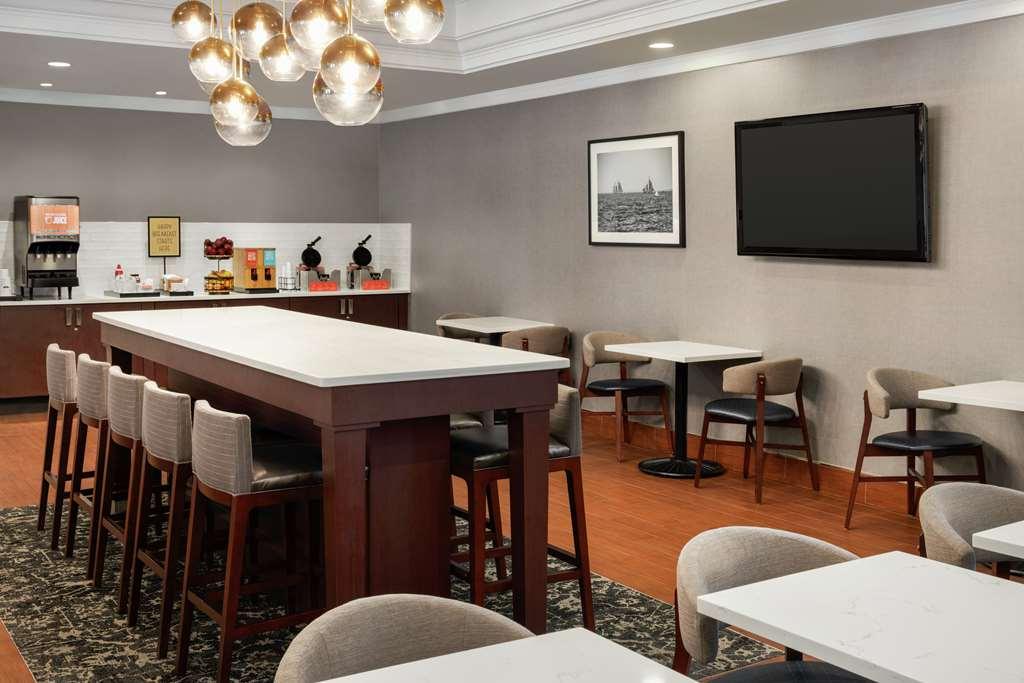 Hampton Inn By Hilton Boston/Cambridge Restoran fotoğraf